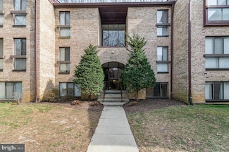 2035 Royal Fern Ct Unit 2B, Reston, VA 20191
