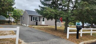 8 Hemlock Rd, Howell, NJ 07731