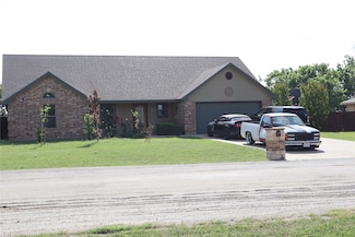 902 El Campo Dr, Rio Vista, TX 76093