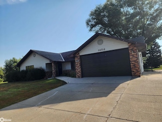 1402 Settlers Ln, Denison, IA 51442