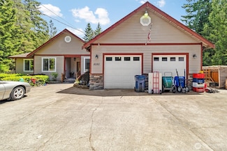 8080 Mosey Ct, Maple Falls, WA 98266