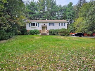 17 Julie Dr, Hopewell Junction, NY 12533