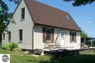 9532 W Saint Charles Rd, Sumner, MI 48889