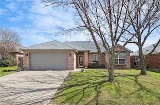 712 Sawyer Dr, Saginaw, TX 76179