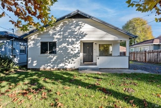 6 Lorraine St, Ukiah, CA 95482