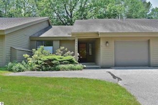 6441 Mission Ridge, Traverse City, MI 49686