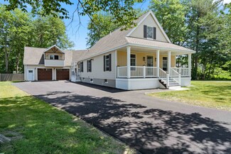 14 Whittier Dr, Seabrook, NH 03874
