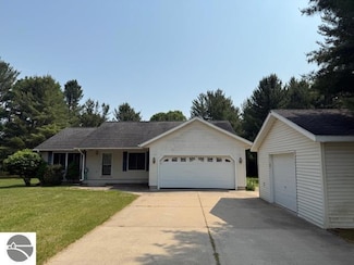 8741 Oak Rd, Evart, MI 49631