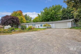 598 N Gray Dr, King Hill, ID 83633