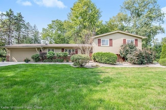 7374 Woodridge Rd, West Bloomfield, MI 48322
