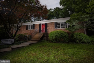 9908 Minburn St, Great Falls, VA 22066