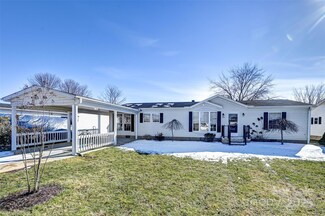 428 Riverwind Dr, Hendersonville, NC 28739
