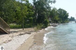 000 Crystal Dr, Frankfort, MI 49635