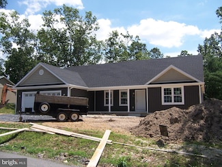 223 Fairview Oaks Ln, Berkeley Springs, WV 25411