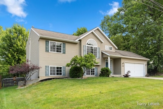 1591 Aberdeen St NE, Grand Rapids, MI 49505