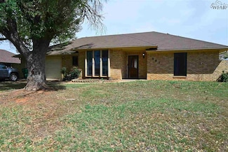 907 Sugarbush Ln, Burkburnett, TX 76354