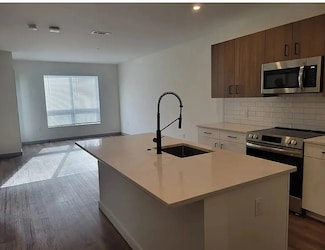 203 Lowell St Unit 107, Wilmington, MA 01887