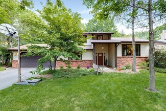 8401 Knollwood Dr, New Brighton, MN 55112