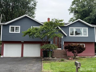 6 Marc Ct, Edison, NJ 08820