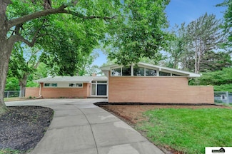 6123 A St, Lincoln, NE 68510
