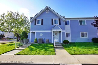 830 Rossville Ave, Staten Island, NY 10309