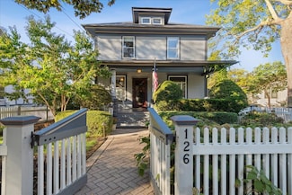 126 W Lake St, Barrington, IL 60010