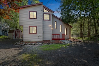 8333 Shannon Dr, Tobyhanna, PA 18466