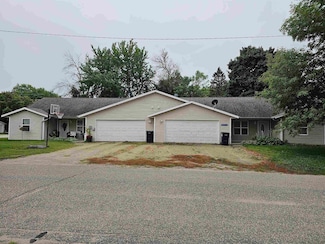 105 W Clark St, Plainfield, WI 54966
