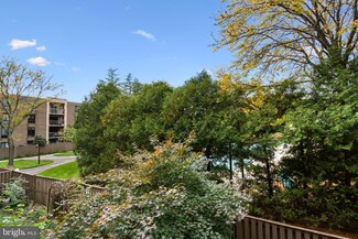 805 N Howard St Unit 229, Alexandria, VA 22304