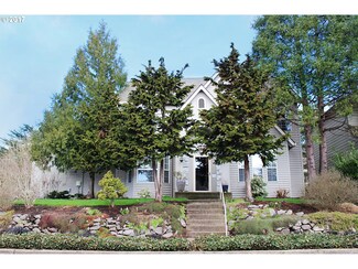 5875 Bay Point Dr, Lake Oswego, OR 97035
