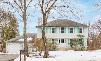 8 Evergreen Dr, North Andover, MA 01845