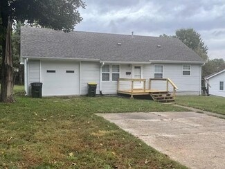 1103 W Market St, Savannah, MO 64485