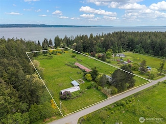660 Schwartz Rd, Nordland, WA 98358