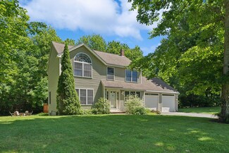 44 Wedgewood Dr, Saco, ME 04072