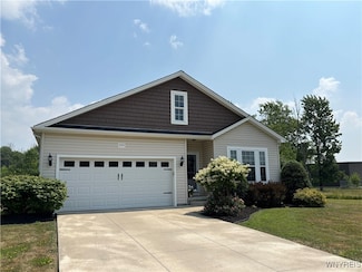 5553 Victoria Ln, Lockport, NY 14094