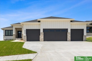 4530 S 203rd St, Omaha, NE 68135