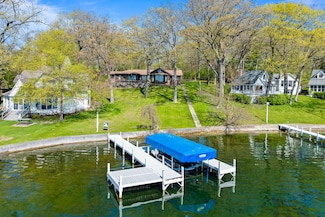 2572 N Shore Dr, Delavan, WI 53115