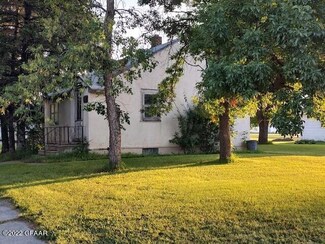 311 S 3rd St, Drayton, ND 58225