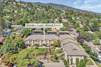 242 Grant St, Ashland, OR 97520