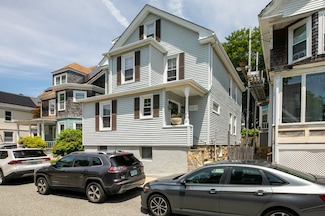 9 Dartmouth St, Newport, RI 02840