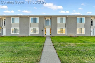 328 E Elmwood Ave, Clawson, MI 48017