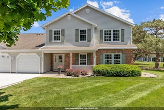 2524 Village Ln Unit B, Oshkosh, WI 54904