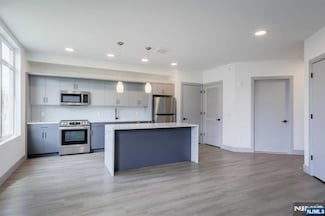 1435 10th St Unit 405, Fort Lee, NJ 07024