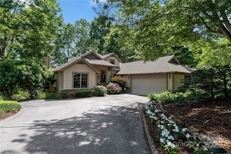 196 Pine Shadow Dr, Hendersonville, NC 28739