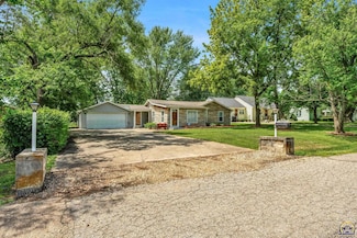 6335 SW 11th St, Topeka, KS 66615