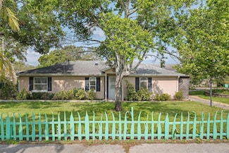 1021 15th St, Palm Harbor, FL 34683