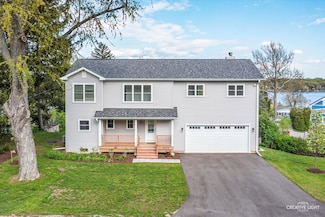4520 W Shore Dr, Wonder Lake, IL 60097