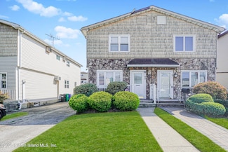 32 Amador St, Staten Island, NY 10303