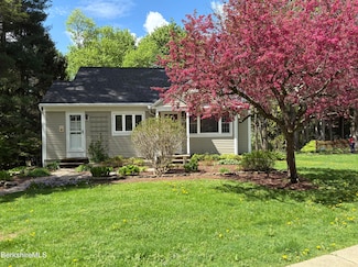 111 Castle Hill Ave, Great Barrington, MA 01230