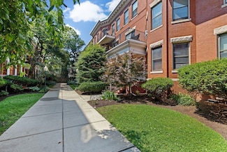 5 Auburn Ct Unit 1, Brookline, MA 02446